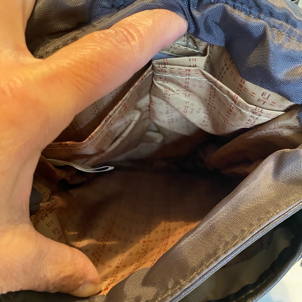 Travelon unisex brown leather crossbody - Picture 6 of 13